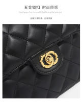Bolso cuadrado pequeño de cadena de diamantes premium, bolso de mujer, nueva moda, bolso de mensajero de hombro versátil. - details 5