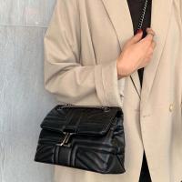 Bolso de hombro cuadrado pequeño y elegante para mujer - Bolso de PU acolchado estructurado con cierre magnético, correa de cadena de metal ajustable, disponible en azul/negro - Bolso de mano para el día a día y de noche para el trabajo, citas, fiestas - - details 6