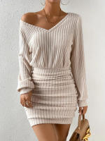Nuevos estilos de otoño e invierno, vestido de cadera con cuello en V y manga larga - details 1