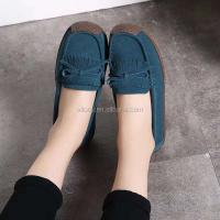 Los zapatos deportivos informales de tacón bajo con borlas y fondo plano de nuevo diseño son zapatos deportivos de gamuza de cuero suaves, modernos y de alta calidad para mujer - details 5