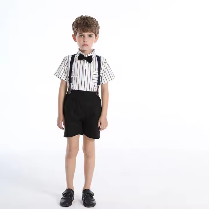 Camisa de algodón de manga corta con cuello a rayas y pajarita para niños, pantalones cortos con tirantes, conjunto de dos piezas de estilo británico, verano 2023 - 1