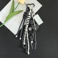 Llavero con forma de corazón de dibujos animados para niña, decoración de bolso antipérdida, colgante de bolso en forma de corazón, tejido a mano, multifuncional - details 4
