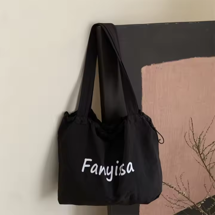 Bolsos de mano coreanos simples con cordón, bolso de compras ligero de gran capacidad, bolso de hombro informal con letras de diseñador para mujer - 1