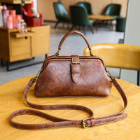 Mini bolso pequeño con clip para mujer, nuevo bolso simple y moderno para teléfono móvil con correa de hombro tipo doctor para mujer - details 41