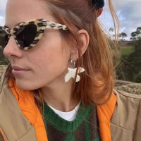 Pendientes colgantes de pájaro volador de paloma de estilo frío, diseño simple avanzado, temperamento versátil para mujer, hebillas para las orejas - details 1