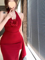 Vestido de alto estilo francés puro deseo picante Collar rojo colgante, ajuste delgado, efecto adelgazante, detachable con flores - details 9