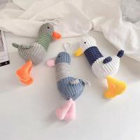 LLavero de pato feo de peluche con dibujos animados, llavero suave de juguete para mujer y niña, colgante para bolso, coche, nuevo llavero de pato bonito para niños, regalo para niños - details 0