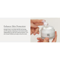 2% niacinamide, balancing oil and moisture while safeguarding your skin from external stressors