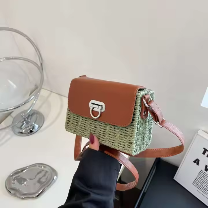 Venta al por mayor INS Leisure monederos de bambú moda de verano nuevo estilo para mujer bolsos de hombro cuadrados de paja bolso de playa cruzado para mujer - 1