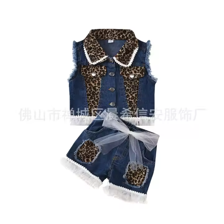 Verano, niños medianos y pequeños, niñas sin mangas con estampado de leopardo, traje de mezclilla rasgado casual. - 1