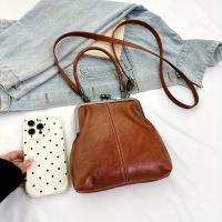2025 Nuevo bolso bandolera vintage para mujer con correa ajustable para el hombro y cierre de beso - Bolso de color sólido en rojo, marrón claro, negro - Bolso de hombro pequeño elegante para atuendos informales y formales, bolso bandolera - details 1