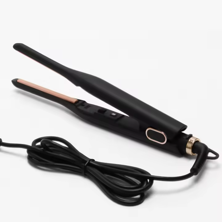 Mini Hierro Plano de Cerámica Turmalina Largo de 3/10 Pulgadas Ideal para Cortes Cortos, Barba y Pixie Enchufe Europeo - 1