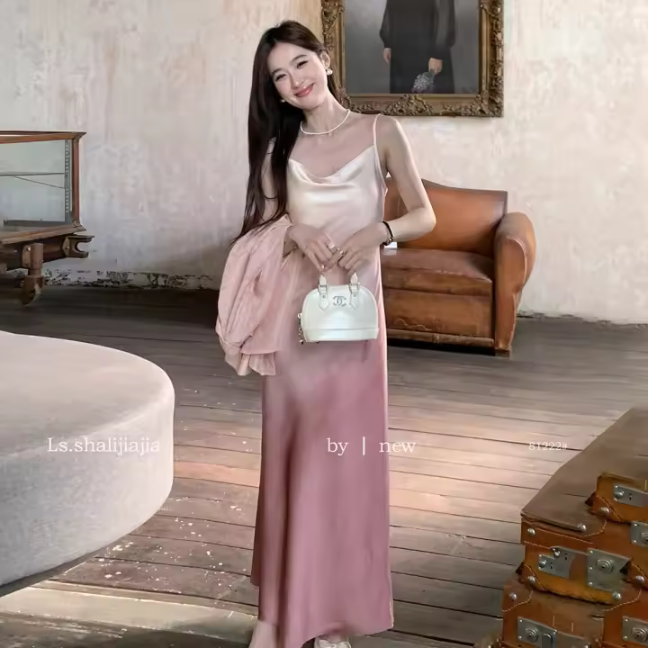 Vestido Largo de Satén de Lujo Francés 2025 Primavera/Verano Cintura Dibujada, Cuello Oscilante, Sin Espalda - 1