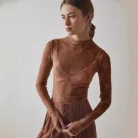 Camiseta transparente con agujero para el pulgar de encaje floral para mujer, camiseta de manga larga con cuello simulado de moda, top de mujer para uso diario - details 2