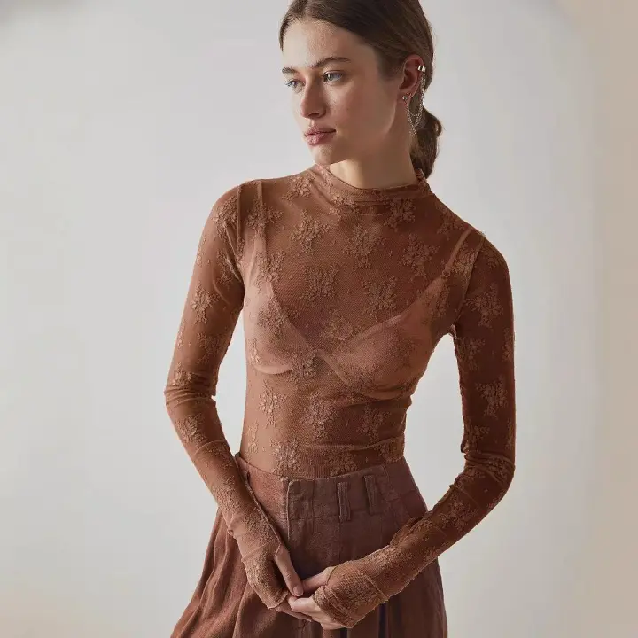 Camiseta transparente con agujero para el pulgar de encaje floral para mujer, camiseta de manga larga con cuello simulado de moda, top de mujer para uso diario - 1