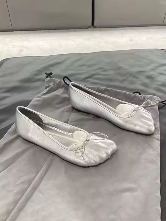 Primavera 2024 nueva tendencia arco plata mujer fondo plano cuero piel de oveja diseño de punta única zapatos de ballet - 1