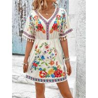 Vestido de vacaciones corto ceñido a la cintura con temperamento estampado de estilo étnico 2025 - details 9