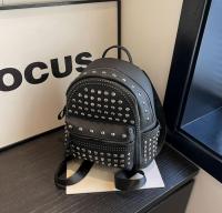 Mochila con remaches para chica, morral versátil y a la moda para viajes y ocio, 2024 - details 9
