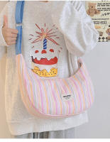 Bolso de mensajero de gran capacidad para estudiantes informales, nuevo bolso de hombro versátil a rayas de color en contraste para mujer, bolso de viaje personalizado tipo dumpling. - details 26