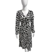 Vestido irregular de punto con tirantes de cintura alta y gasa con cuello en V y estampado de leopardo - details 20