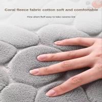 Alfombrilla de baño antideslizante 3D, felpudo absorbente con relieve de adoquines, lavable a máquina, de secado rápido - details 2