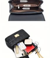 Bolso de Hombro Acolchado con Cadena Dorada Estilo Vintage Negro, Cierre Seguro, Forro de Poliéster, Accesorio Elegante, Construcción Duradera para Ocasiones Casuales y Formales - details 9