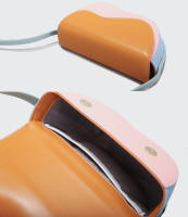 Bolso pequeño, bolso nuevo, bolso de hombro, bolso de mensajero tipo saddle, de color contrastante y con diseño de onda curva. - details 8