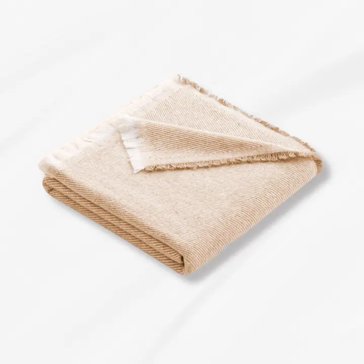 Lanovenanube - Colcha multiusos para sofá y cama SARGA. Manta foulard cómoda y práctica. Medida 120x180 cm. - 1