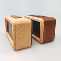 Despertador de madera con calendario y temperatura visualización. Reloj digital de madera maciza para decoración de escritorio. Idea de regalo - details 9