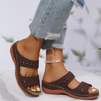 Nuevas zapatillas retro de gran tamaño con costuras antideslizantes, punta redonda, cuña cómoda, sandalias de una sola tira, zapatos de mujer - details 0