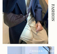 Croissant Design Lazy Dumpling Bolso cruzado genuino para mujer con cintura en el pecho - details 7