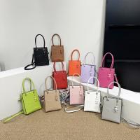 Textura de la moda de las mujeres portátil pequeña bolsa cuadrada versátil letra personalizada bolsa de mensajero nueva bolsa de mano vertical mujeres - details 4