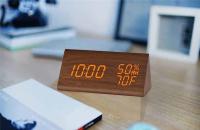 Reloj despertador de madera con pantalla LED de tiempo, cargador USB, detección de humedad y temperatura, despertador Digital para mesita de noche - details 14