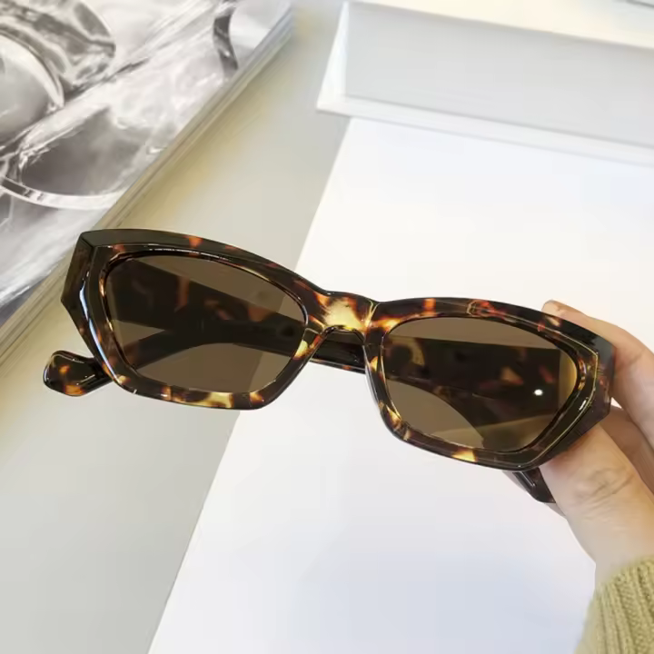 Gafas de sol de montura pequeña personalizadas, gafas de sol de ojo de gato de moda para mujer, gafas versátiles retro - 1
