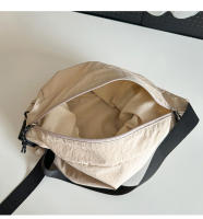 Bolso de nylon retro de gran capacidad, bolso de mensajero de hombro para hombres y mujeres, bolso de pareja versátil informal y de moda. - details 10