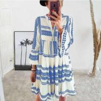 Vestido de Playa de Verano con Estampado Geométrico Cuello en V, Mangas de Campana, Nine-cuartos - details 0