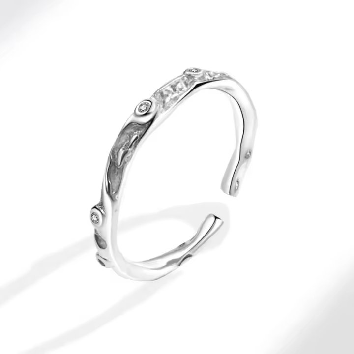 Anillo de Textura Gruesa Diseño Asimétrico Minimalista en Plata Joyería Moral con Toque Avant Garde - 1