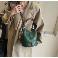 Bolso de mano de mujer nuevo de primavera y otoño de nicho de moda 2025, bolso de hombro versátil de moda, bolso de cubo tejido. - details 20