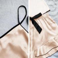 Pijama de satén liso para mujer, camiseta con cuello en V, pantalones cortos con lazo con volantes, conjunto de pijama sencillo y transpirable - details 10