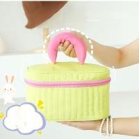 Bolsa de almacenamiento para maquillaje de nailon para mujer, bolsa de cosméticos de viaje, con contraste de triángulo grande, creativo, a la moda - details 7