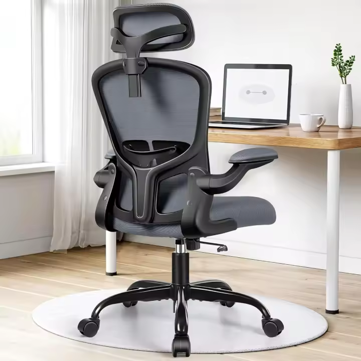 Silla de oficina ergonómica, silla de ordenador, soporte lumbar ajustable, reposacabezas 3D y reposabrazos plegables, respaldo de malla transpirable, 300 lbs (gris oscuro) - 1