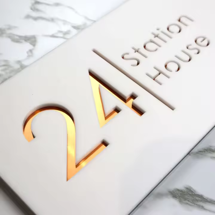 Placa de dirección personalizada con números de buzón hebreo de casa acrílica, placas de nombre para exteriores y hogar de oro negro - 1