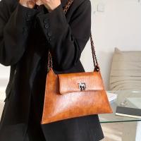 Bolso vintage con cadena de metal para las axilas, bolso con textura de piel sintética, bolso baguette versátil de moda - details 3