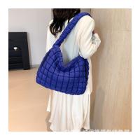 Bolso de hombro tipo bandolera con diseño de nubes plisadas para mujer, bolso de mano de gran capacidad con doble cara y doble tirón - details 43