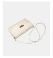 Nueva bolsa de baguette, bolsa de axila pequeña, nueva bolsa de moda, bolsa de mensajero de hombro de lujo ligera. - details 8