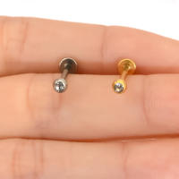 Pendientes de Labios de Titanio Monroe 16g 10mm F136 Helix Tragus Conch Piercing de Cartilaje Joyería Corporal de Metal con Piedra Principal Zirconia Cúbica - details 3