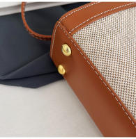 Bolso de mano de empalme de color en contraste de textura premium bolso de mensajero de hombro retro casual de nueva moda para mujer - details 7