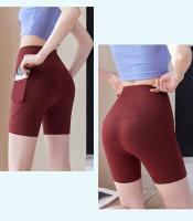 Pantalones cortos deportivos de yoga de cintura alta para mujer, ropa de calle informal para fitness, pantalones cortos ajustados para entrenamiento con bolsillo, pantalones cortos de gimnasio con ropa interior incluida - details 7