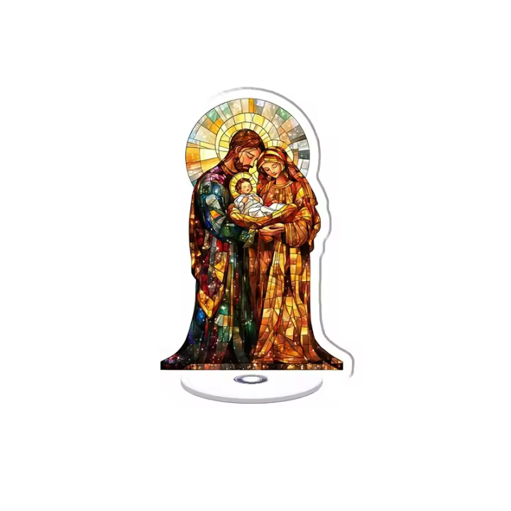 Adorno acrílico giratorio con un vitral detallado de la escena de la Natividad de la Sagrada Familia con detalles brillantes sobre un fondo blanco - 1