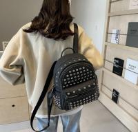 Mochila con remaches para chica, morral versátil y a la moda para viajes y ocio, 2024 - details 22